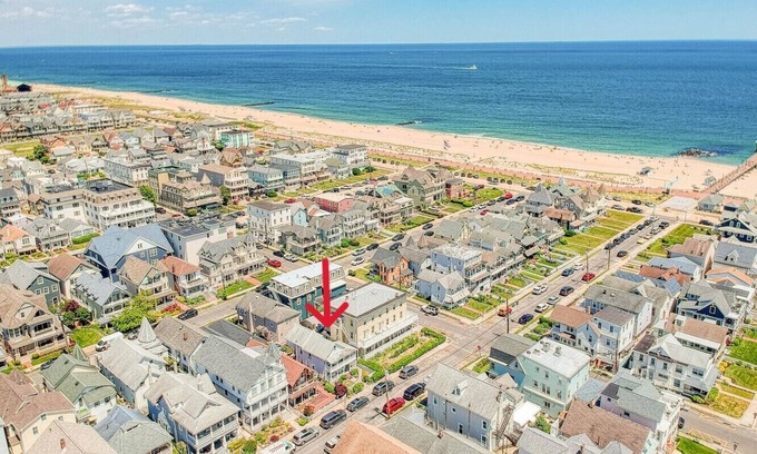 Ocean Grove House | 58 Broadway = Beautiful Victoria Beachhouse