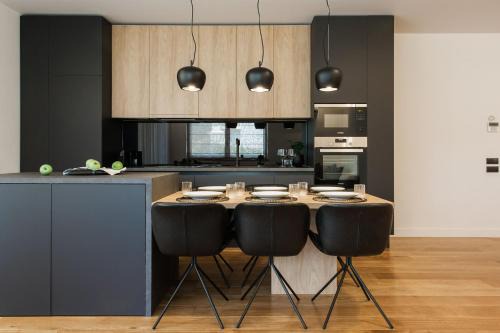 Glyfada Apartment | 5BD 2 Level Beachfront Luxury Apt by the Olon