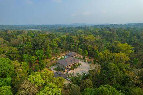 Virajpet Villa | 5BR Coffee & Mist Luxury Villa- Comp Breakfast, Pvt Pool, and Coffee Estate by StayVista