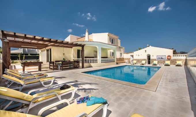 Mato Serrao Villa | 5BR Villa with Private Pool and Snooker Room