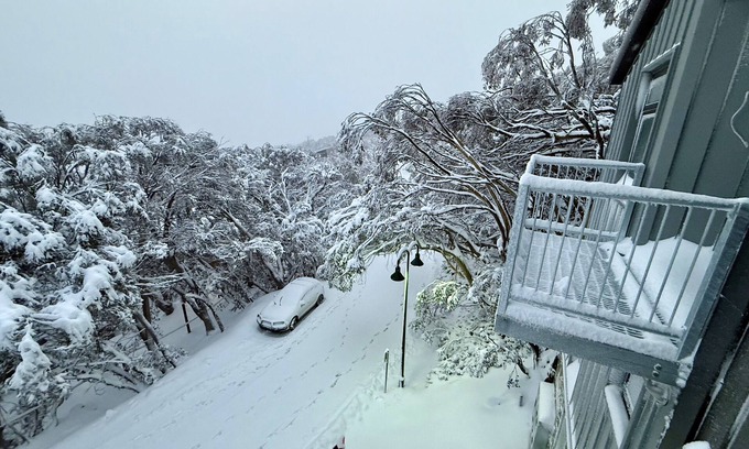 Mount Buller House | 5min Walk to Lift 3BR Luxe Chalet with Views & Fire