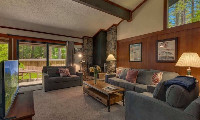 Tahoe City House | 6-8 Miles to Palisades|Alpine|Homewood|Walk to TC