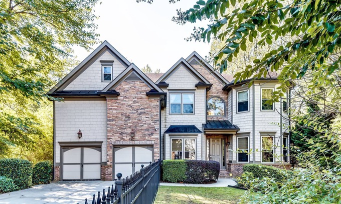Buford Highway House | 6 BDRM, 5.5Bath Brookhaven home. Sleeps 12 with pool and Family friendly. Fenced