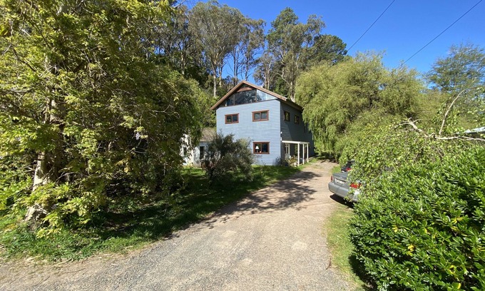 Bowral House | 6 Bed, 4 Bath, 3 Level Renovated Barn, 1400m to Bowral Centre, 320m2, Peaceful