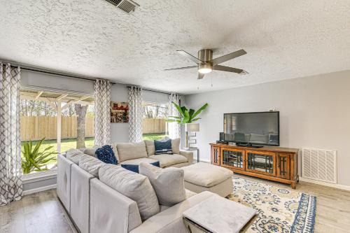 Heritage Park House | 6 Mi to Clear Lake Family Home with Patio and Yard