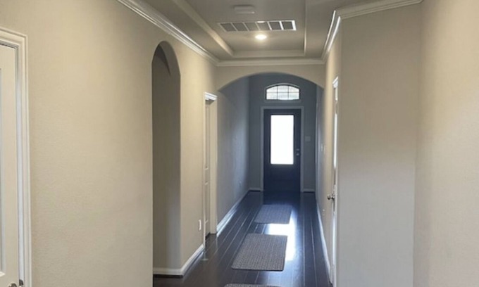 Georgetown House | 6 Queens + 2 Twins Newer Home