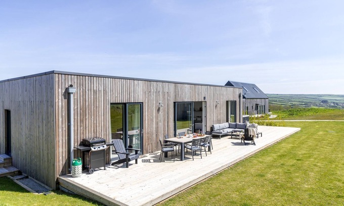 North Buckland House | 6 The Vista, Willingcott Nr Woolacombe - Hot tub/Pet friendly/On-site pool/EV Charger/Ecohome