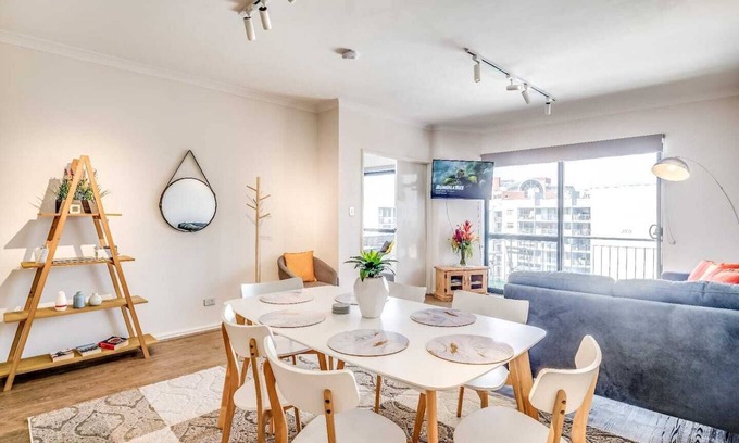 East Perth Apartment | 60 Sparkling Perth East End Pool+Parking sleeps 4