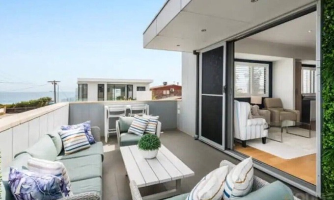 Chelsea House | 60M to the beach 2-bedroom house with Ocean view