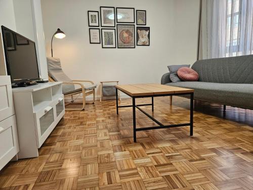 Las Campas y San Claudio Apartment | 619A Moderno y acogedor apartamento