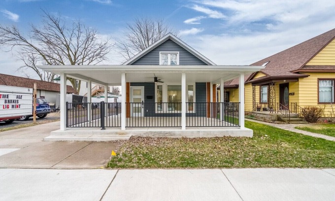 Kingsville House | 65 on the Main in the heart of Kingsville