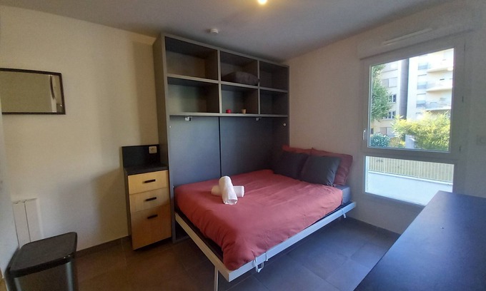 Yves Farge - Le Fleuve Apartment | 69A - Cosy studio ideally located Lyon Gerland