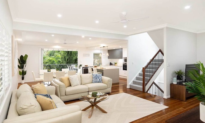 Taringa House | 6km to CBD|Large Family Pool Home in Taringa|Pets