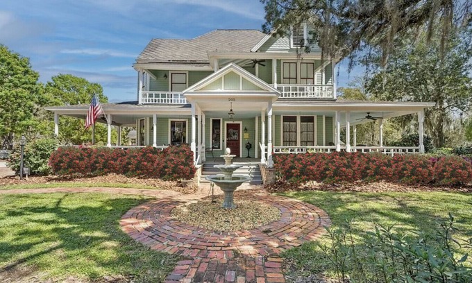 Gainesville House | 7 BR/7 BA, Huge Porches, Perfect for an Event