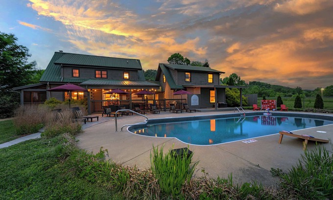 Arden House | 7 Br~Sleeps 20~Sport Court~Pool~Hot Tub~Playground