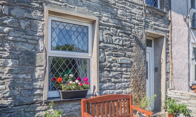 Tanygrisiau House | 7 Dolydd Terrace