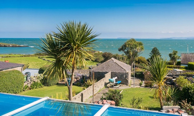 Moelfre Cottage | 7 Seaview - sleeps 4 guests in 2 bedrooms