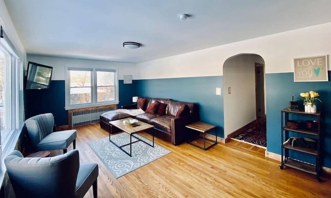 Plantsville House | #7 *Sleeps up to 15 * 2 Kitchens* 8 Beds*