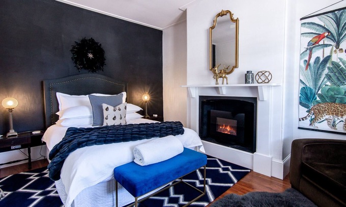 Central Mudgee Apartment | 70 On Mortimer "Jungle Room" is a newly renovated self contained 1 bedroom unit