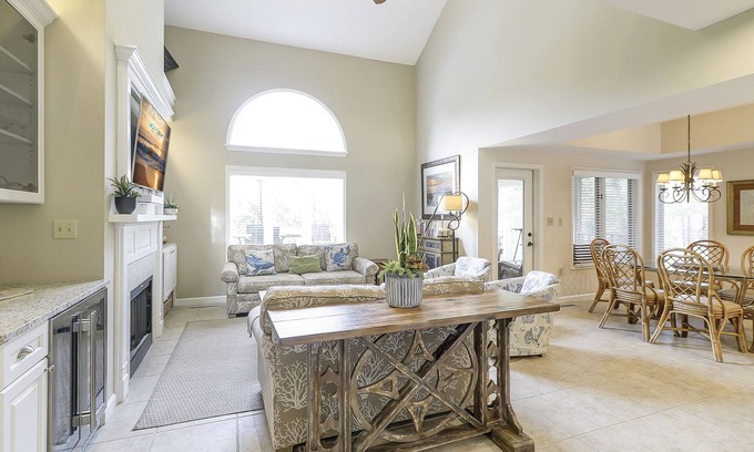 Palmetto Dunes Condo | 7634 Huntington-Canal views, heated pool & spa. Quick walk to Ocean.