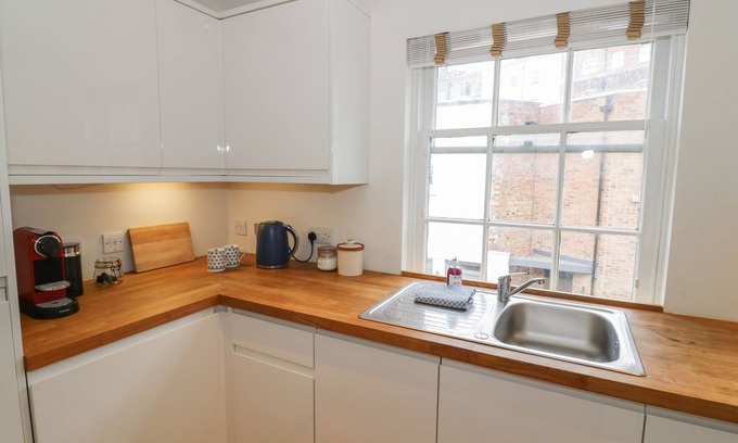 Cheltenham Cottage | 7A LANSDOWN PLACE LANE, romantic in Cheltenham