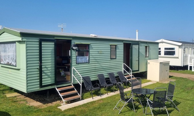 Heacham House | 8 berth caravan with free WiFi at Heacham Holiday Park in Norfolk ref 21008E