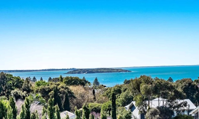 Encounter Bay House | 8 Davies St, Encounter Bay - Wi-Fi - Sea Views