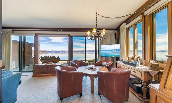 Tahoe Tavern House | 8 miles to Ski Palisades Tahoe-Alpine|Walk to Town