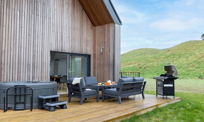 North Buckland Cottage | 8 The Vista, Willingcott Nr Woolacombe - Hot tub/On-site pool/EV Charger/Ecohome