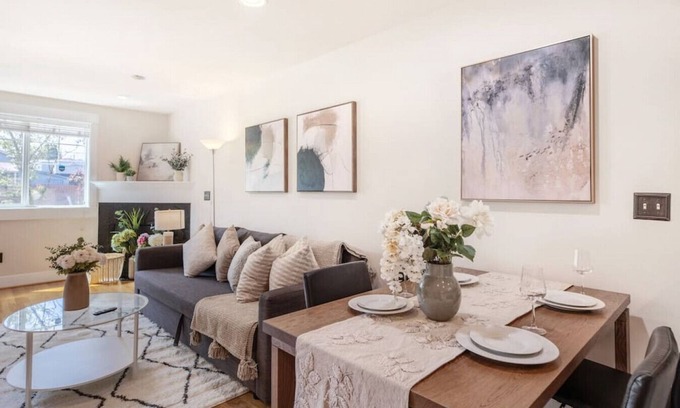 Whittier Heights House | 8417 Yina · 3b2.5b House in Ballard/10 mins to Green Lake