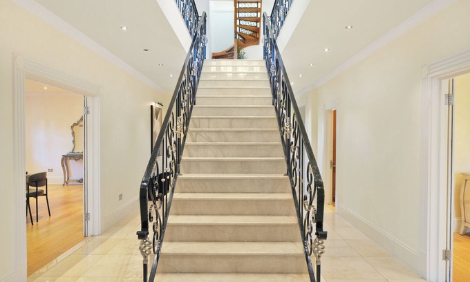Redbridge Villa | 8BR Premium Mansion+ Event Hall & Cinema+Game Room