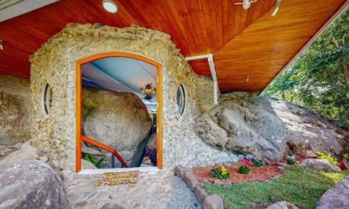 Rivas House | 8th Wonder of the World: Riverfront Luxury with Jacuzzi & natural Pool