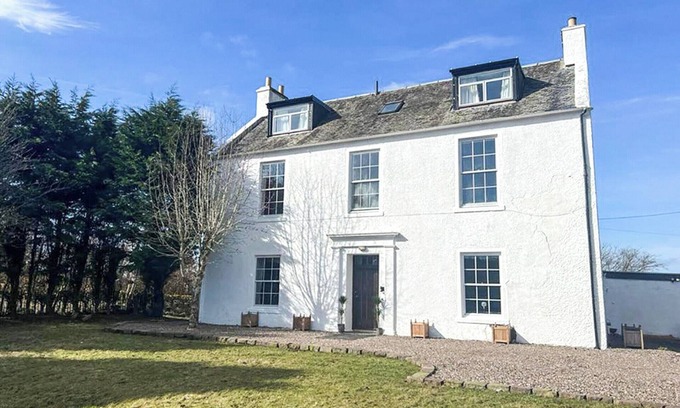 Kirknewton Cottage | 9 bedroom accommodation in Kirknewton, near Edinburgh