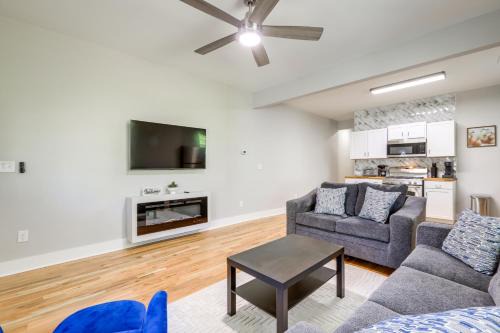 College Park Apartment | 9 Mi to Dtwn ATL Pet-Friendly Apt with Yard