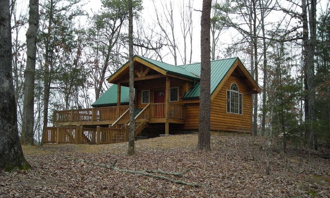 Ocoee Cabin | 9 Secluded Acres, Hot Tub & Pet Friendly. Close to Restaurants & River Rafting