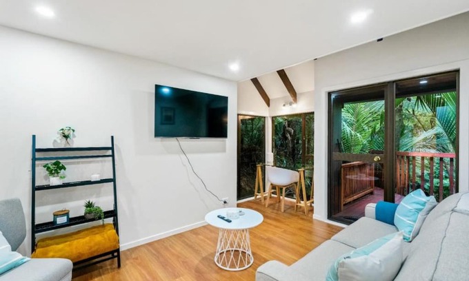 Titirangi Apartment | A 1BR slice of Titirangi Heaven - WiFi - Netflix