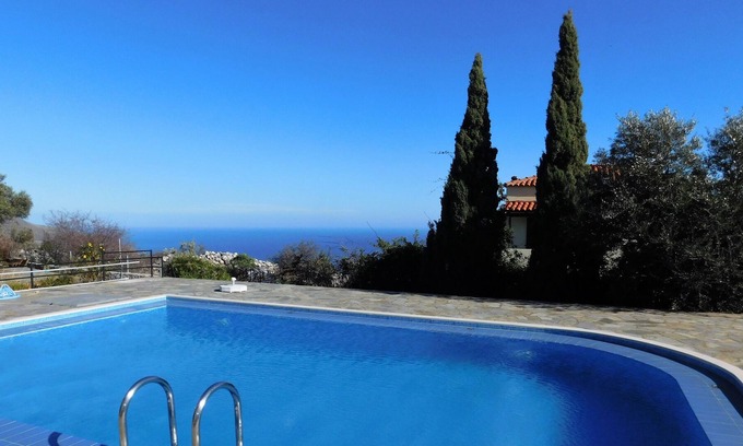 Kefalas Villa | A 3 bedroom villa w/ pool, sea views, privacy, & walk to tavernas & minimarkets