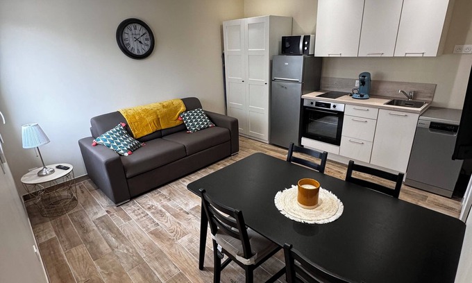Dives-sur-Mer House | A 5-minute walk from the beach and shops. Ideal for families.