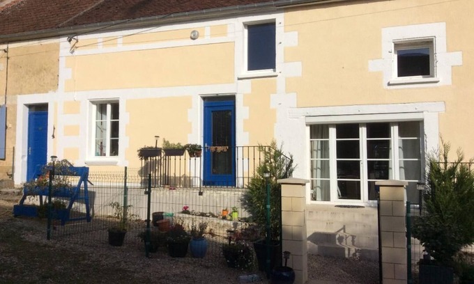 Sainte-Colombe-sur-Loing House | A Beautiful Longerre Farmhouse set in the heart of Burgundy