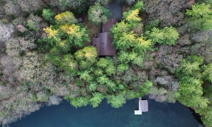 Hazelhurst House | A beautiful charming home awaits you on Lake Katherine