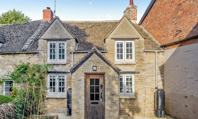 Milton-under-Wychwood Cottage | A charming and characterful Cotswold cottage in the heart of a quaint village.