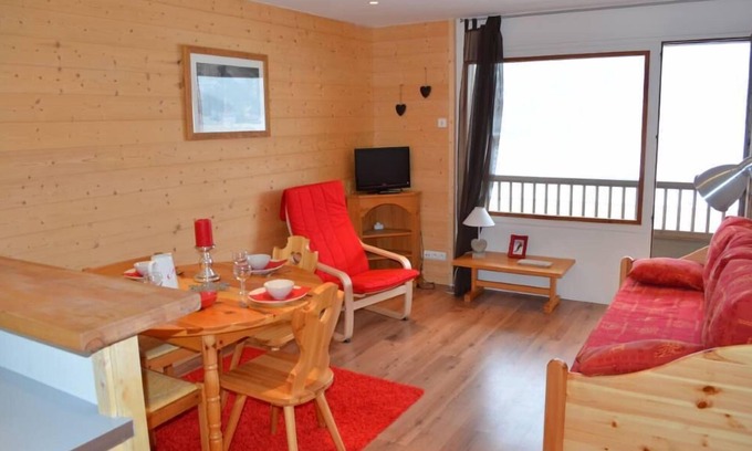 Courchevel Apartment | A charming and montain style appartement , 2 rooms for 6 persons Ski In & Out