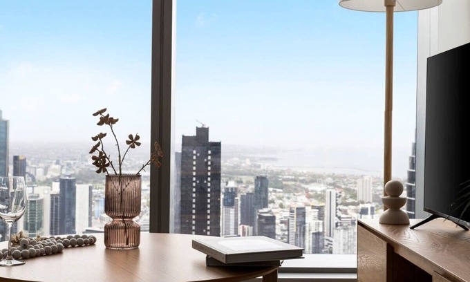 Melbourne Central Business District Apartment | A Chic 2BR Apt with Panoramic Views, FREE Parking