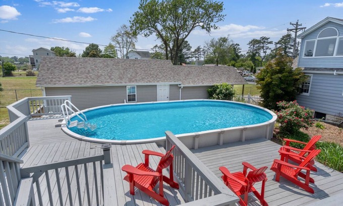 Chincoteague House | A fabulous Pet-Friendly home that sleeps 10 in 4 Bedrooms, with a Private Pool!