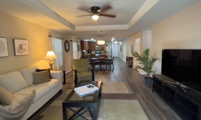 San Antonio House | A Family Cozy Getaway 7 miles from Sea World and Fiesta, Texas