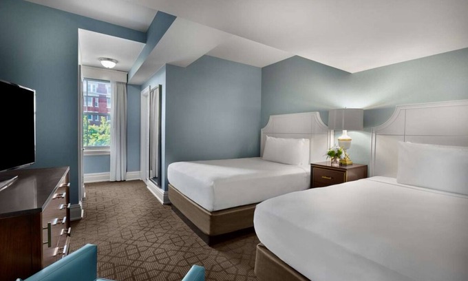 Central West End Hotel | A Few Minutes Walk from World Chess Hall of Fame! 4 Spaces, Pool, Parking