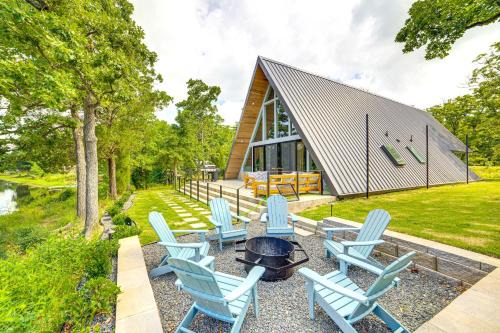 Malakoff House | A-Frame Cabin with Deck Near Cedar Creek Lake