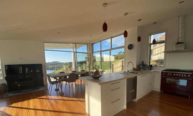 Kerikeri House | A fully equipped house with spectacular views, close to town and Bay of Islands.