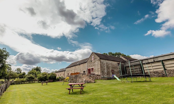 Cauldon Low Cottage | A great holiday base for a family who are wanting to tour the Peak District National Park and Doveda