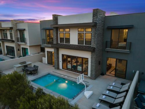 Washington House | A Hole in One home